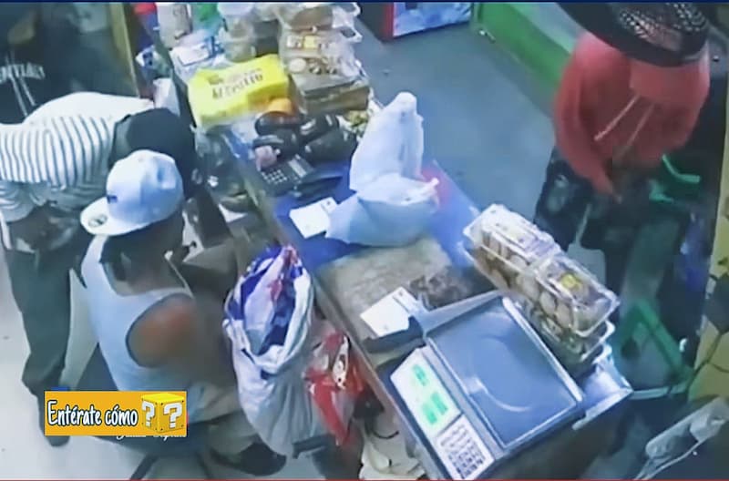 Atraco a colamado por jovenes