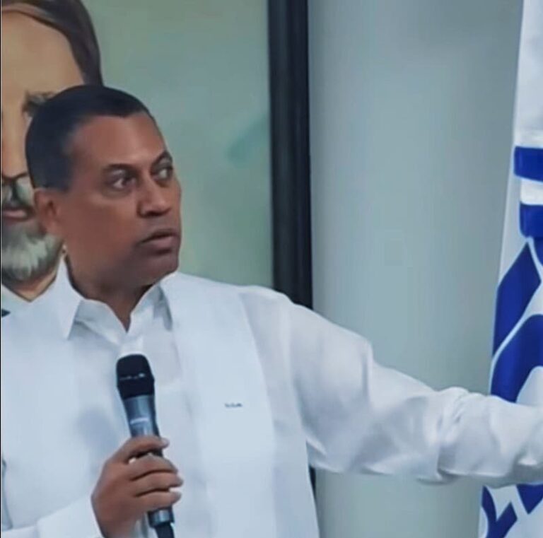 Director de indotel denuncia uso de bots para desinformar