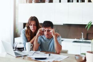 Entérate cómo se endeuda el dominicano promedio