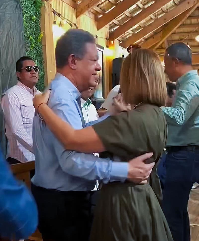 Leonel Fernández bailando meregue